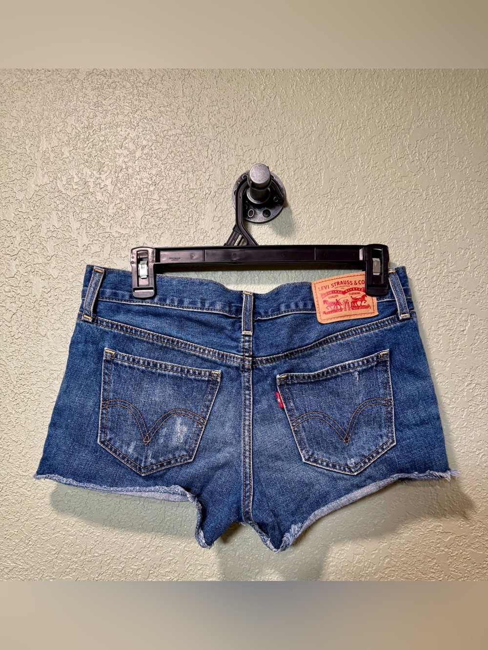 Levi's Blue Denim Cutoff Jean Shorts size 26 - Picture 3 of 3